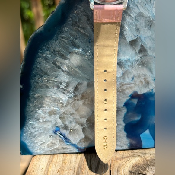 A Pink Minnie Mouse with a Pink Bow Watch - Picture 4 of 10